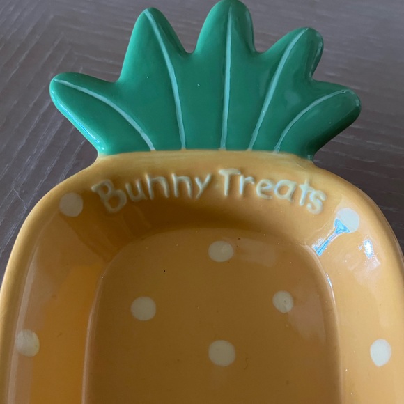 Hallmark Bunny Treats ceramic dish. - Picture 4 of 5